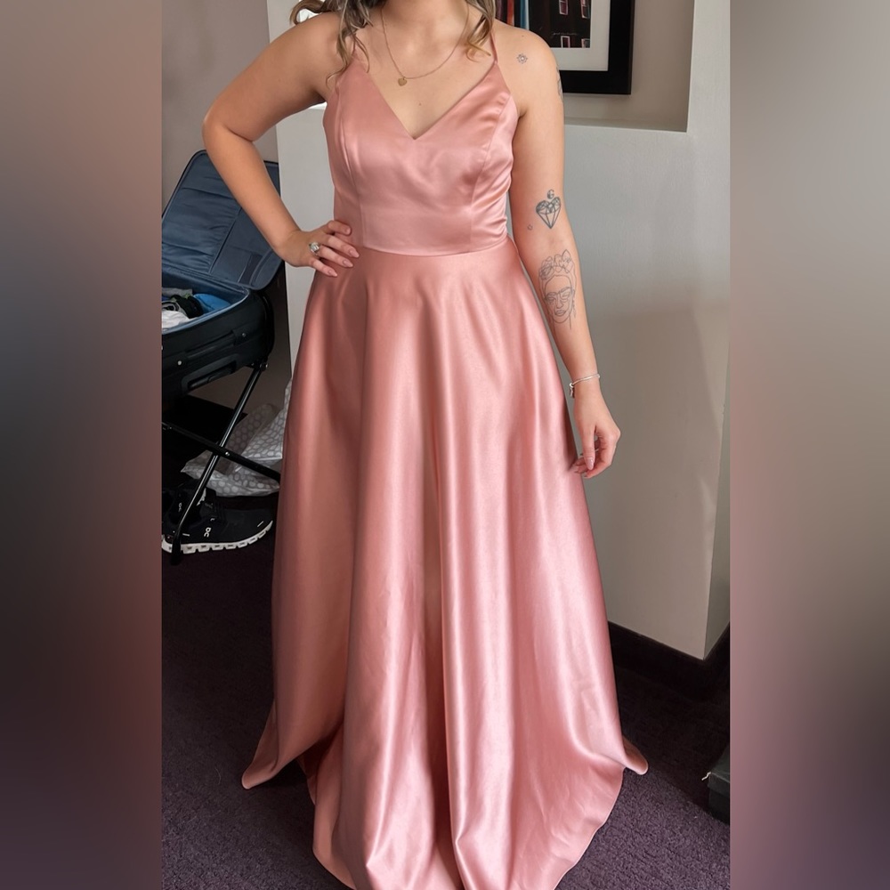 Bridesmaid dress in dusty rose.